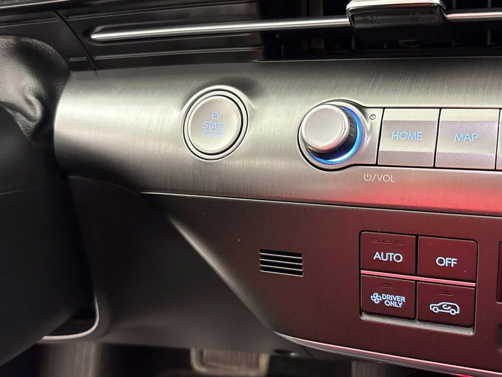Used 2025 Red Hyundai SEL image 29