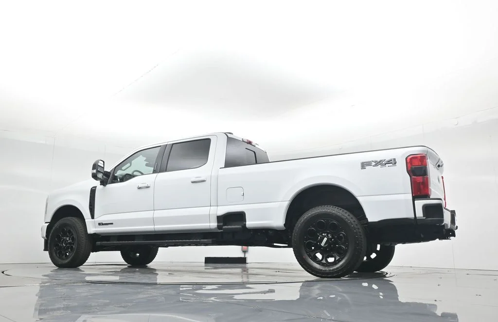 New 2026 Oxford White Ford Lariat image 3