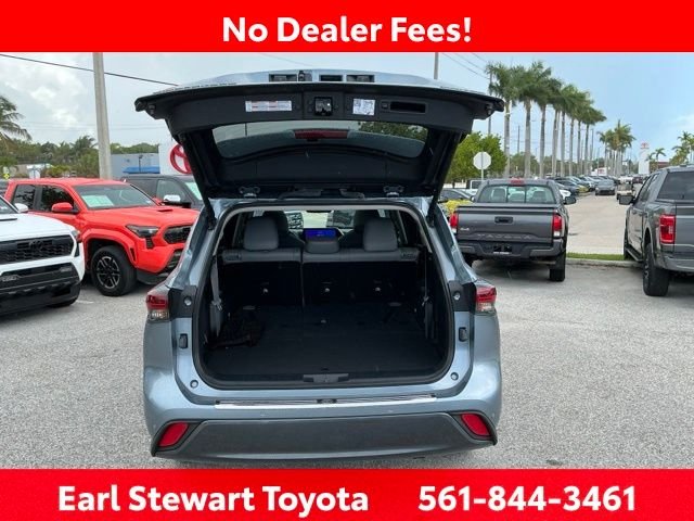 Used 2024  Toyota Limited image 12