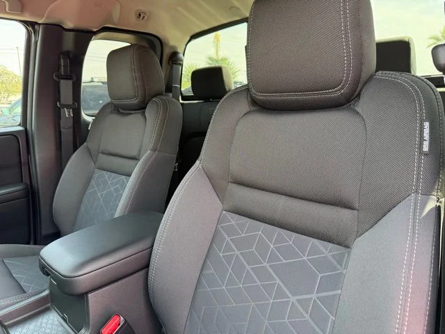 2025 Nissan Frontier SV - Photo 11