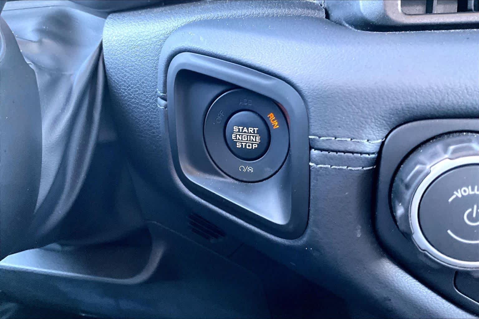 Used 2026 Anvil Clearcoat Jeep Mojave image 35