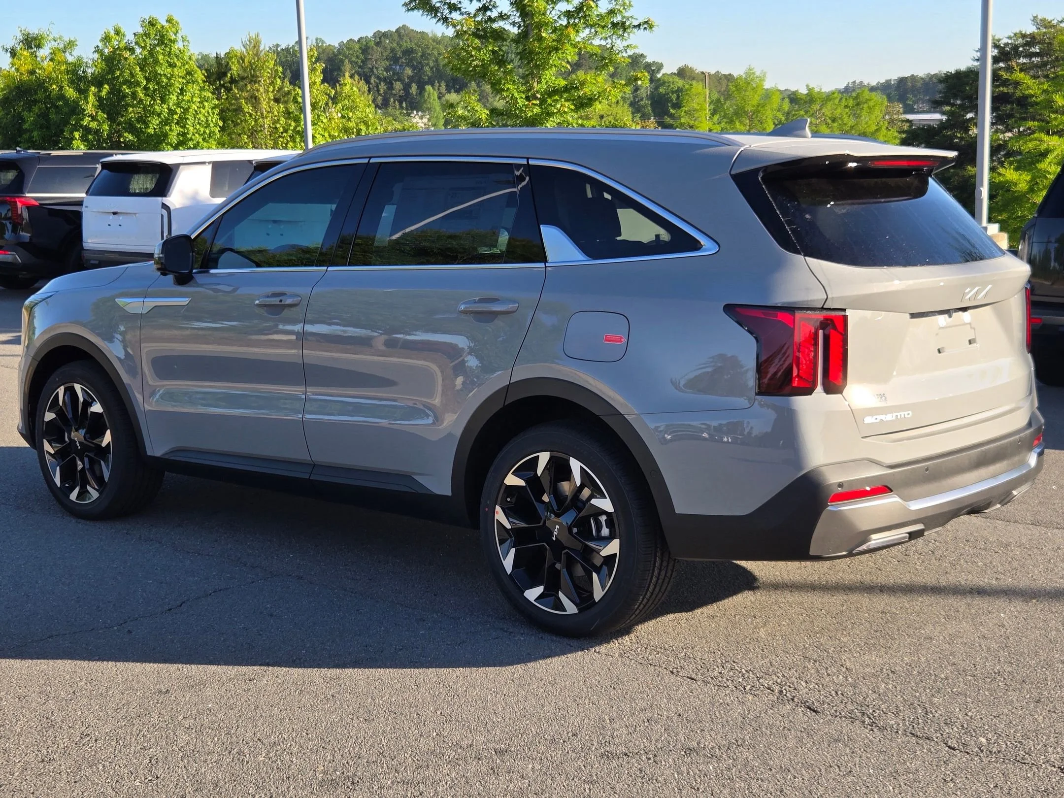 New 2026 Wolf Gray Kia SX image 5