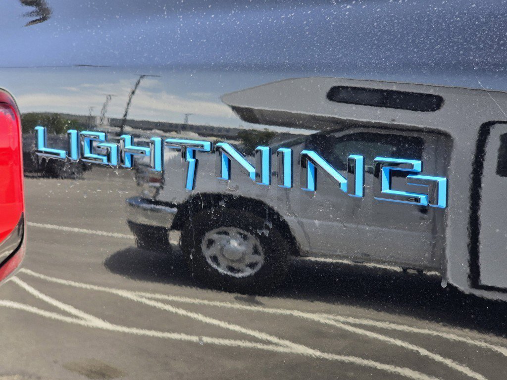 New 2024 Agate Black Metallic Ford XLT image 25