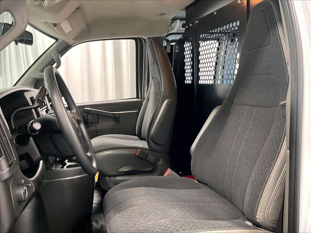 Used 2025 White GMC Work Van image 10
