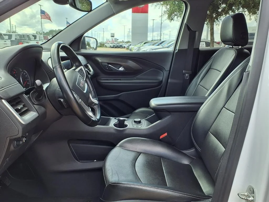 Used 2023 White GMC SLT image 3