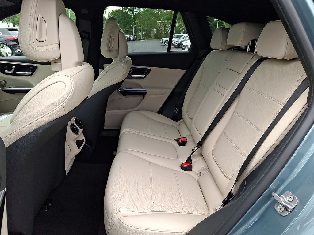 2027 Mercedes-Benz GLC 300 AWD 4MATIC® photo 10