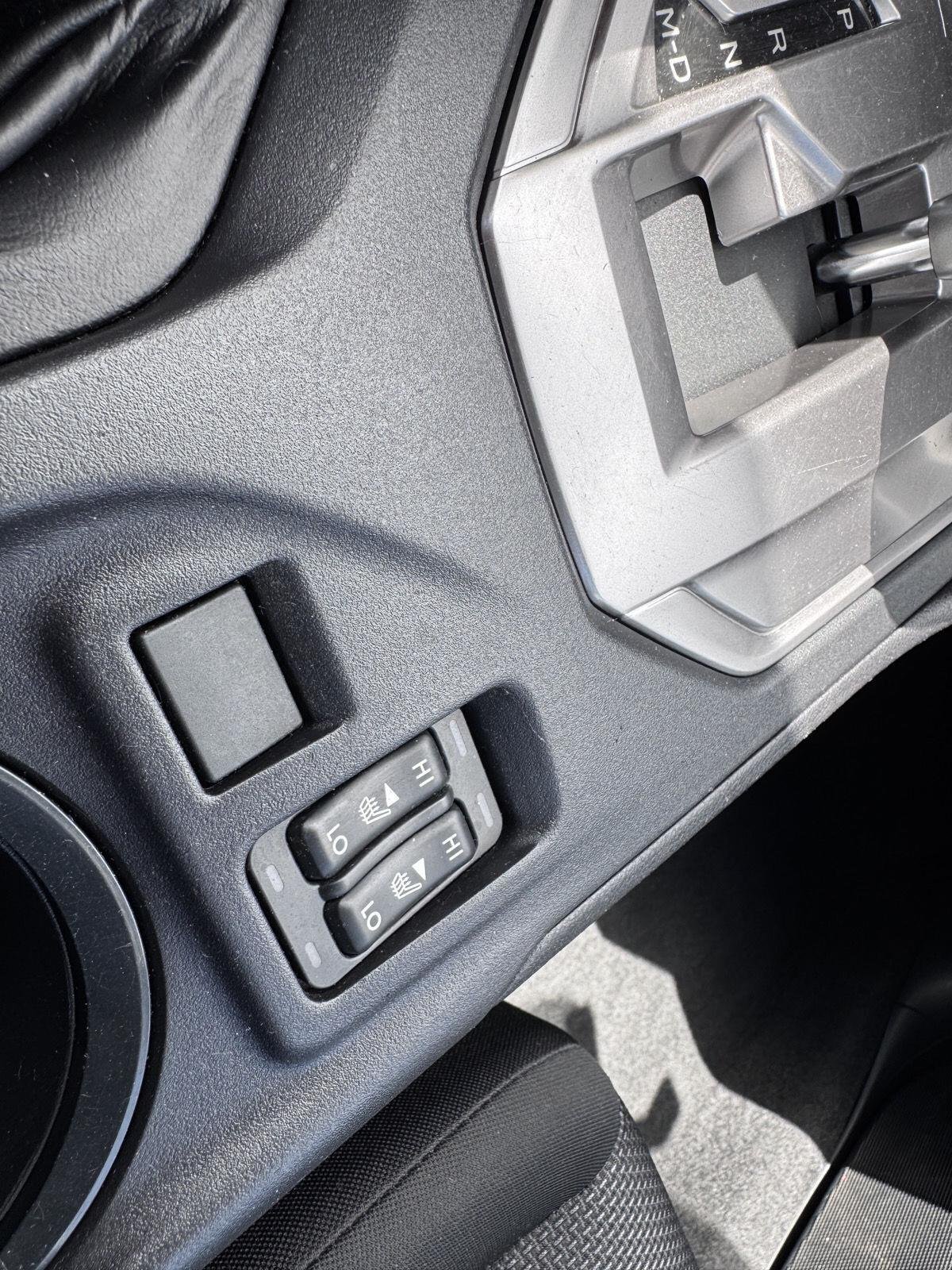 Used 2017 Ice Silver Metallic Subaru Premium image 28