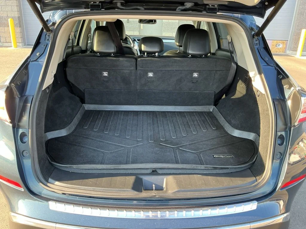 Used 2018 Blue Nissan SL image 29