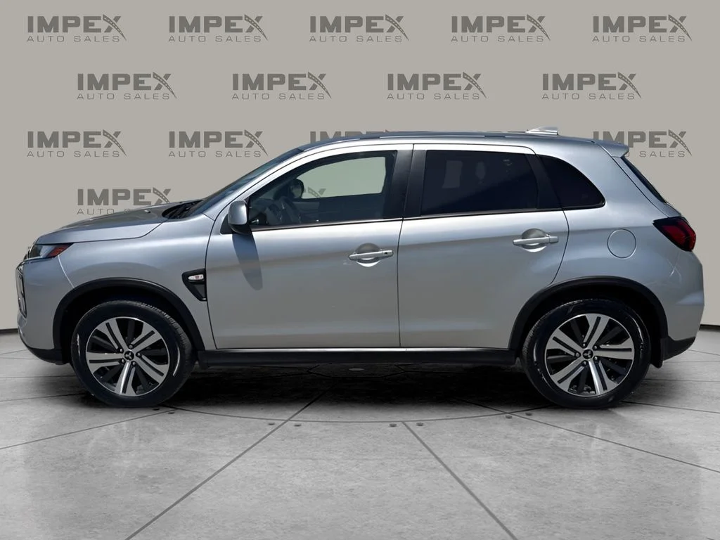 Used 2023 Silver Mitsubishi 2.0 ES image 2