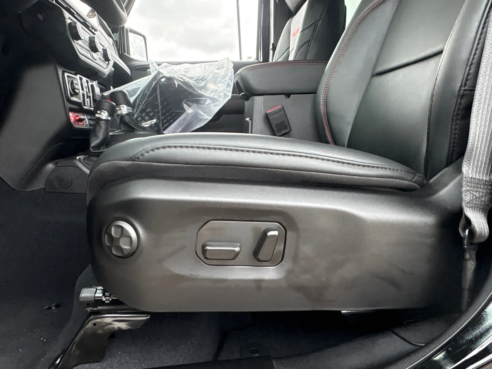 New 2026 Black Clear-Coat Exterior Paint Jeep Shadow Ops image 19
