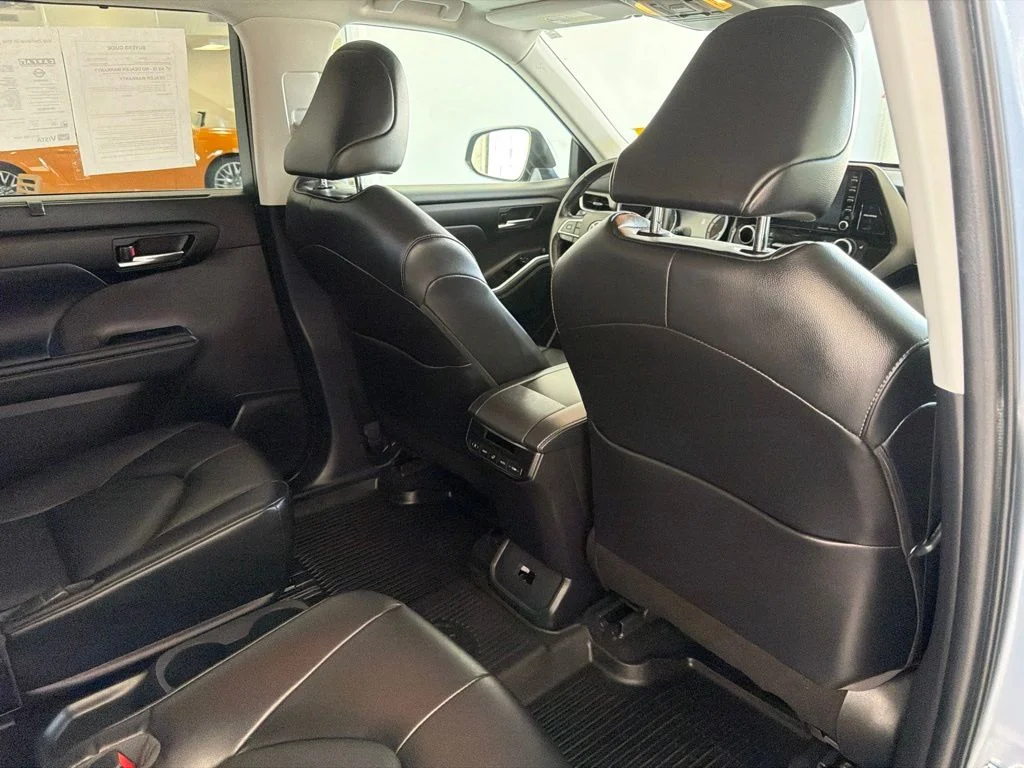 Used 2022 Moon Dust Toyota XLE image 32