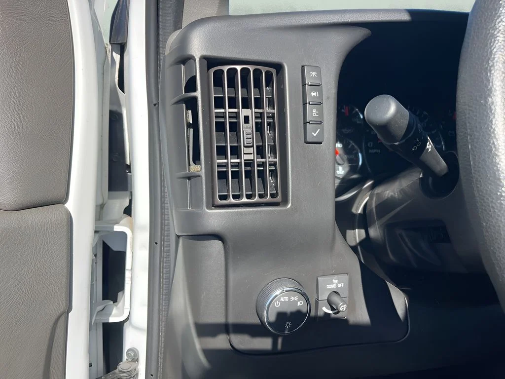 Used 2023 White GMC Work Van image 23