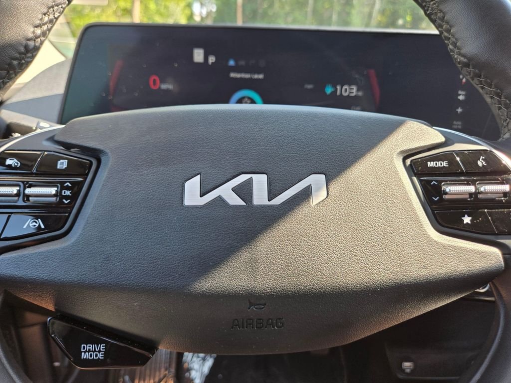 Used 2023 Blue Kia Wind image 22