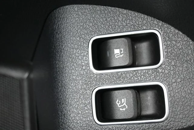 Used 2025  Mercedes-Benz GLE 450e image 16
