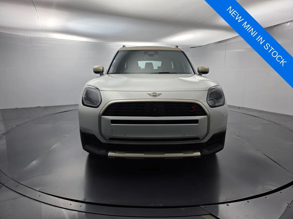 New 2027 White MINI Signature Plus image 2