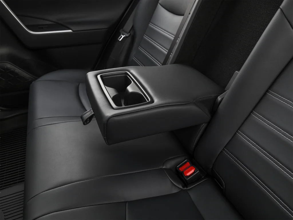 Used 2020 Silver Toyota XLE image 37