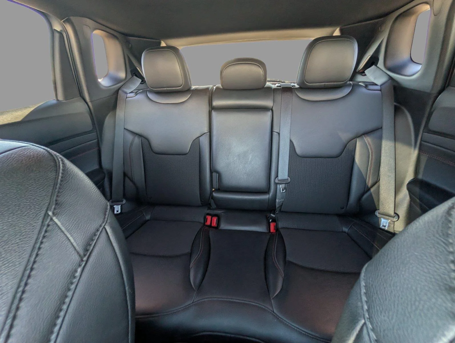 Used 2025 Silver Zynith Metallic Clearcoat Jeep Trailhawk image 13