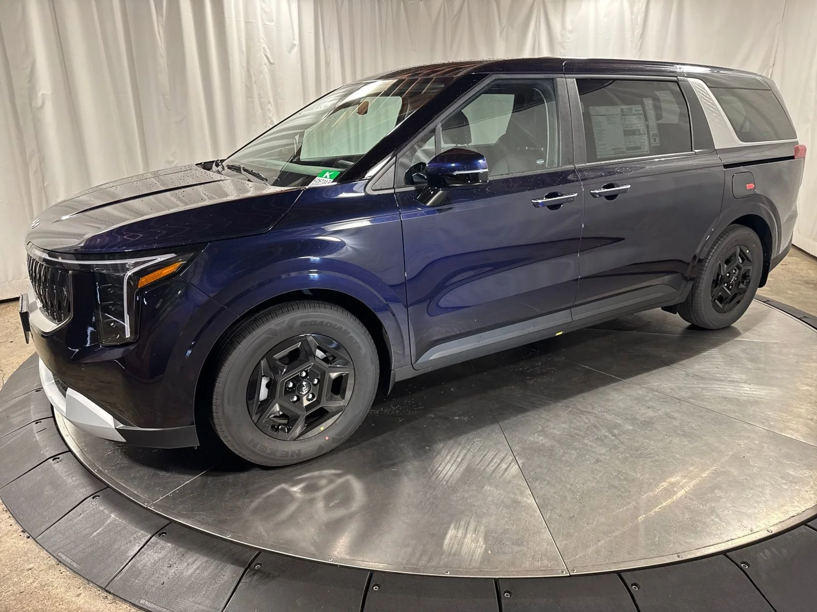 2026 Kia Sedona LXS's photo
