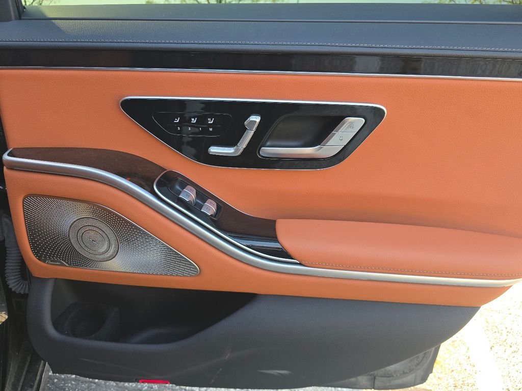 Used 2022 Black Mercedes-Benz S 500 image 21