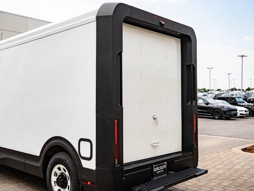 Used 2025 Oyster White Chevrolet 400 image 17