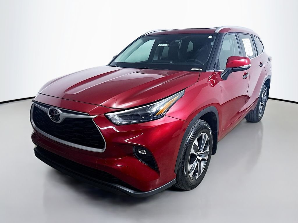 Used 2022 Ruby Flare Pearl Toyota XLE image 3