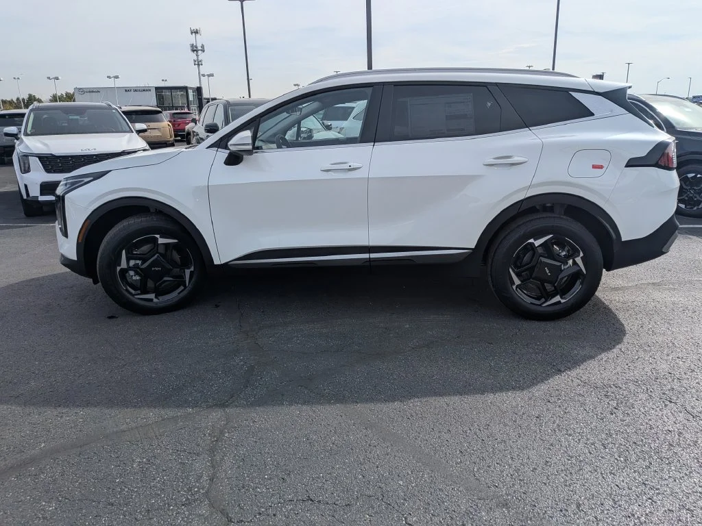 New 2027 Snow White Pearl Kia EX image 31