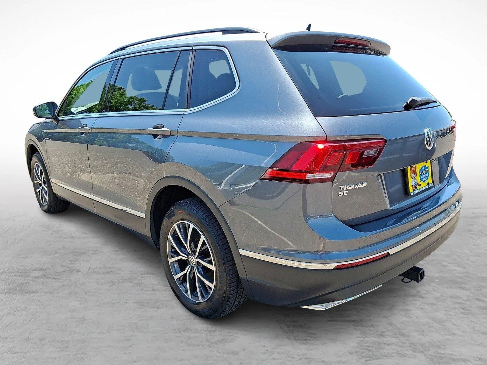 Used 2020 Platinum Gray Metallic Volkswagen SE image 4
