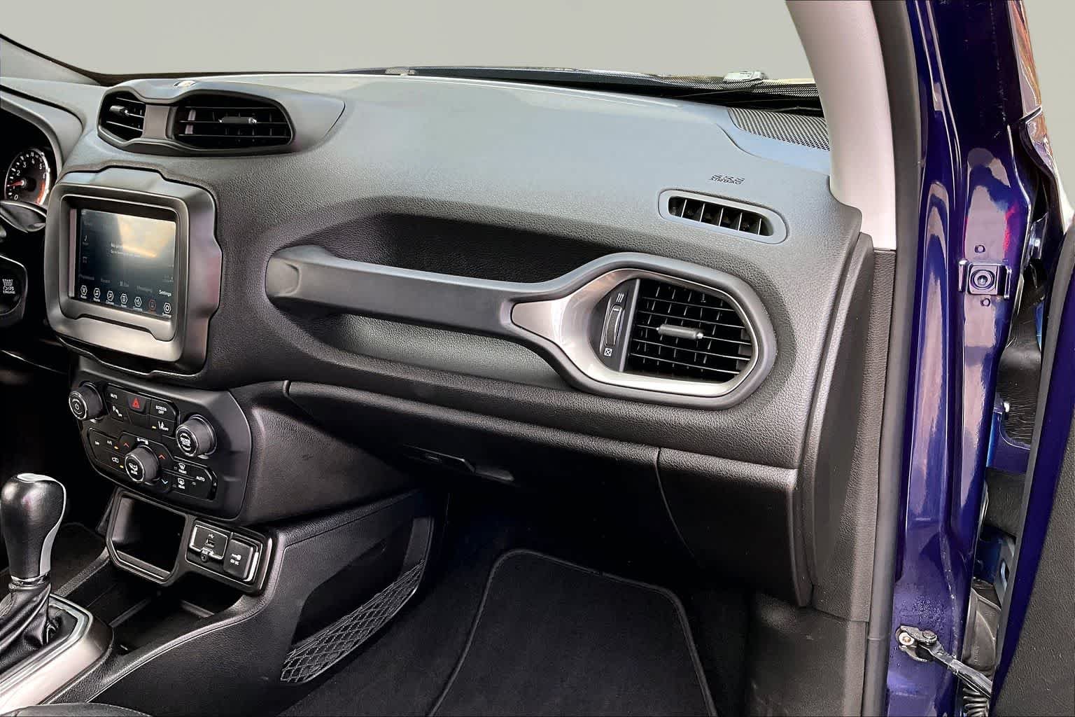 Used 2018 Jetset Blue Jeep Limited image 19