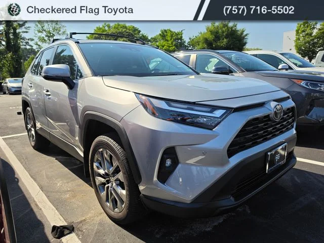Used 2025 Silver Sky Metallic Toyota XLE Premium image 3