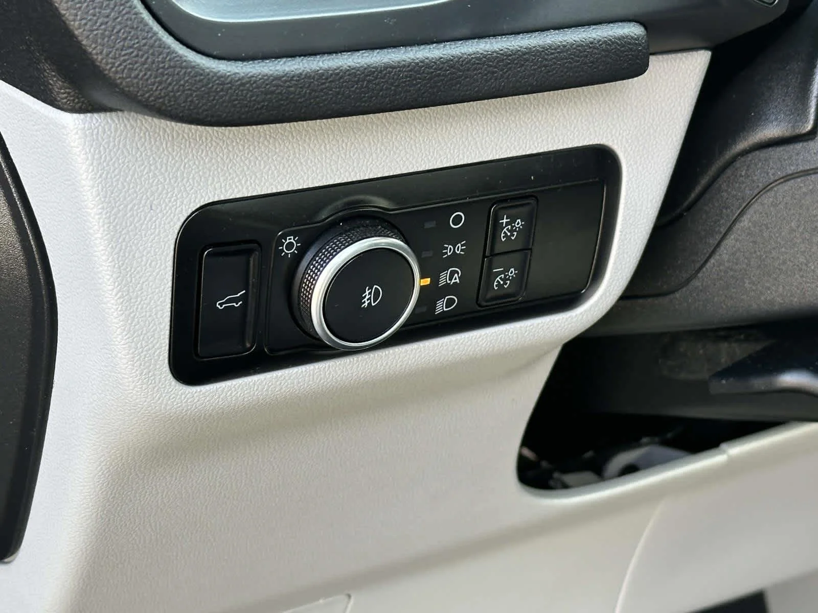 Used 2023 Carbonized Gray Metallic Ford Platinum image 28