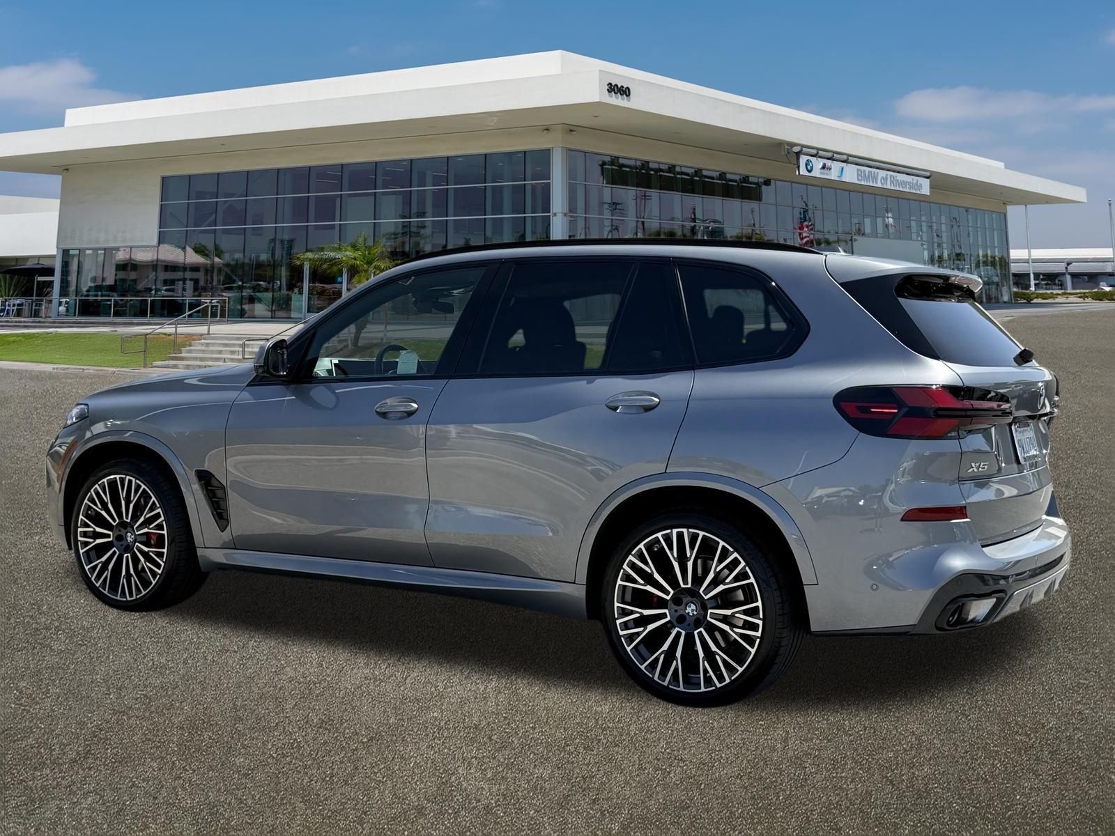 Used 2026 Skyscraper Grey Metallic BMW sDrive40i image 8