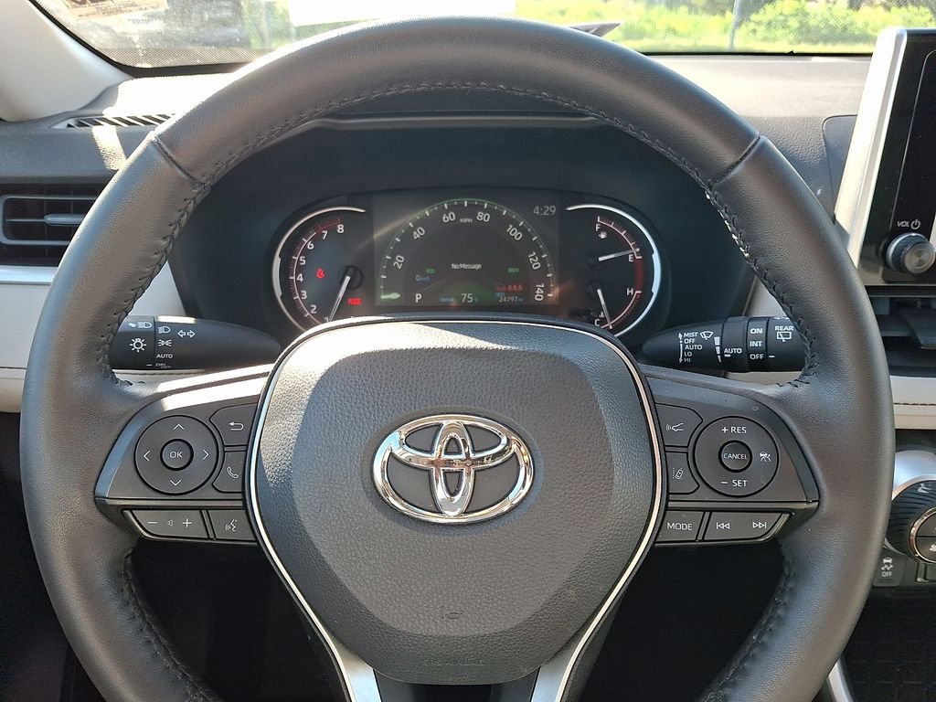 Used 2024 White Toyota XLE image 18