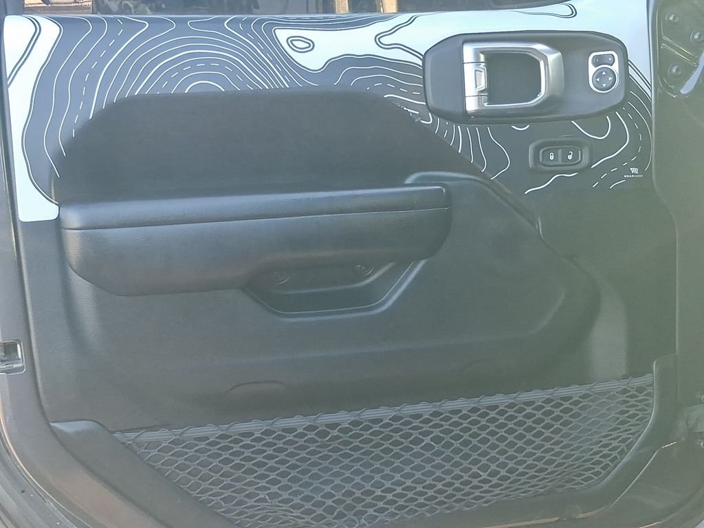 Used 2021 Gray Jeep Rubicon image 14
