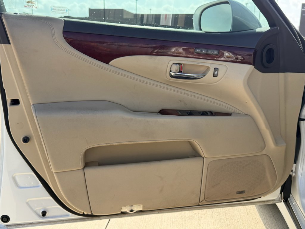 Used 2011 Starfire Pearl Lexus Base image 23