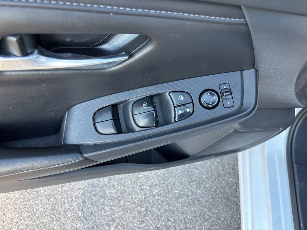 Used 2022 Aspen White Nissan SV image 24