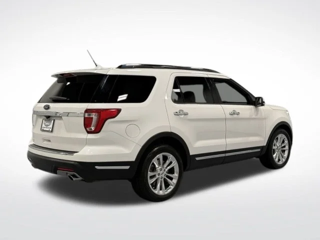Used 2018 White Ford Limited image 8