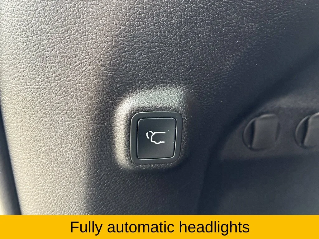 Used 2021 Olive Green Jeep Latitude Lux image 19