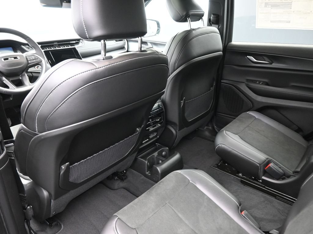 New 2025 Diamond Black Crystal Pearl-Coat Exterior Paint Jeep Altitude X image 10