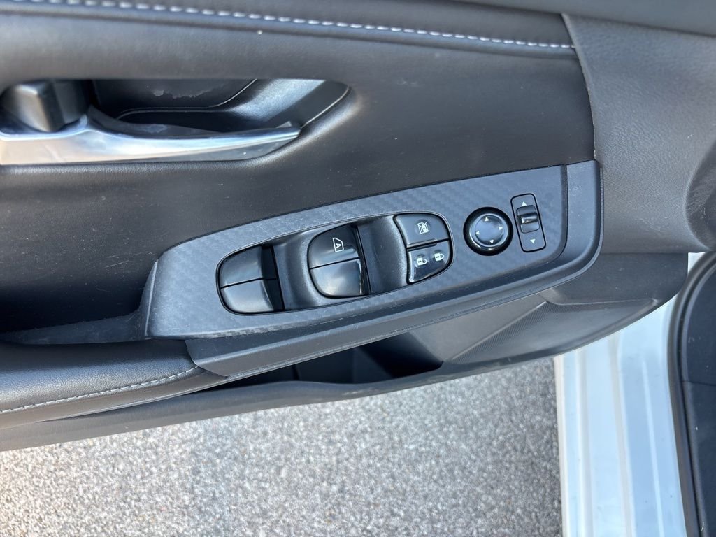 Used 2022 White Nissan SV image 24