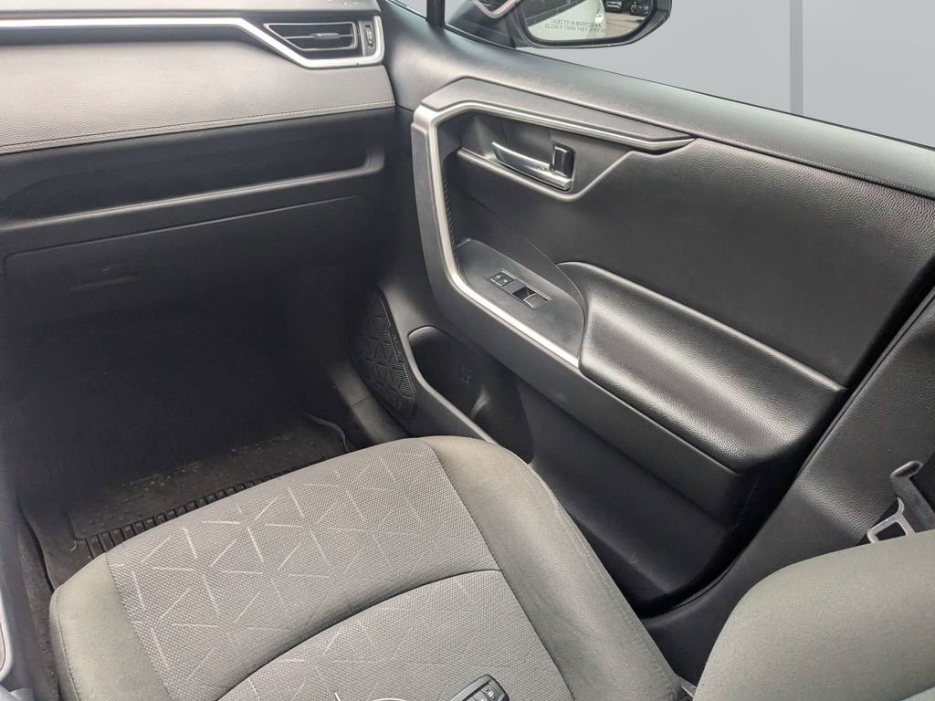 Used 2022 White Toyota XLE image 17