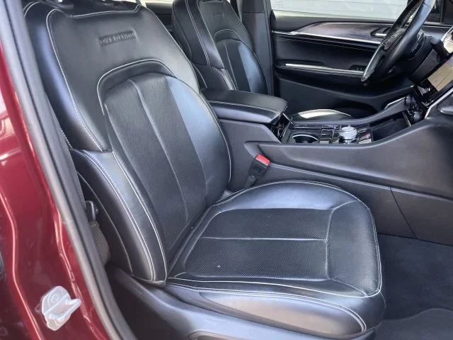 Used 2022 Red Jeep Overland image 27