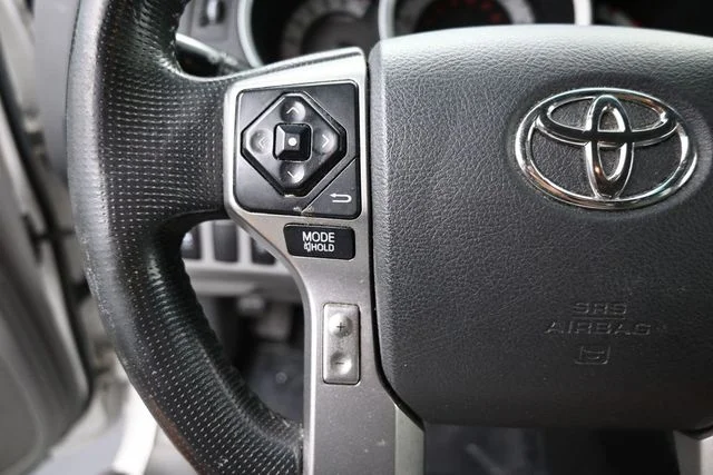 Used 2015 White Toyota Base image 26