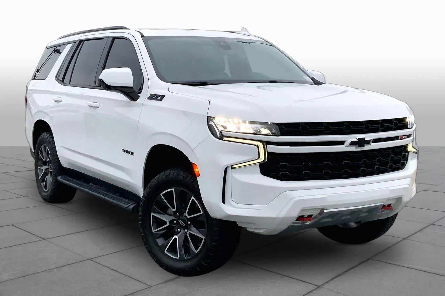 Used 2021 Summit White Chevrolet Z71 image 3