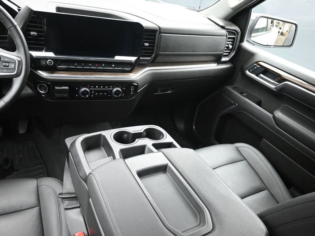 Used 2025 White Chevrolet LT image 15