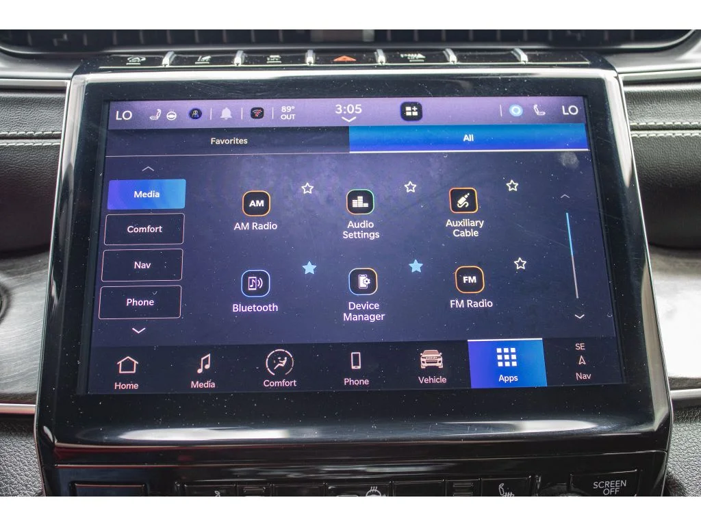 Used 2024 Diamond Black Crystal Pearlcoat Jeep Limited image 50