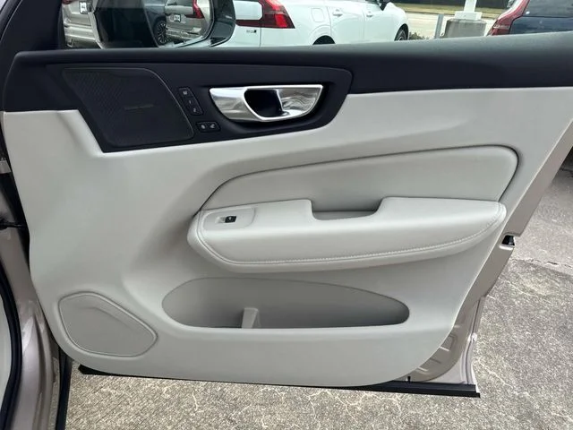 New 2026 White Volvo B5 Ultra image 19