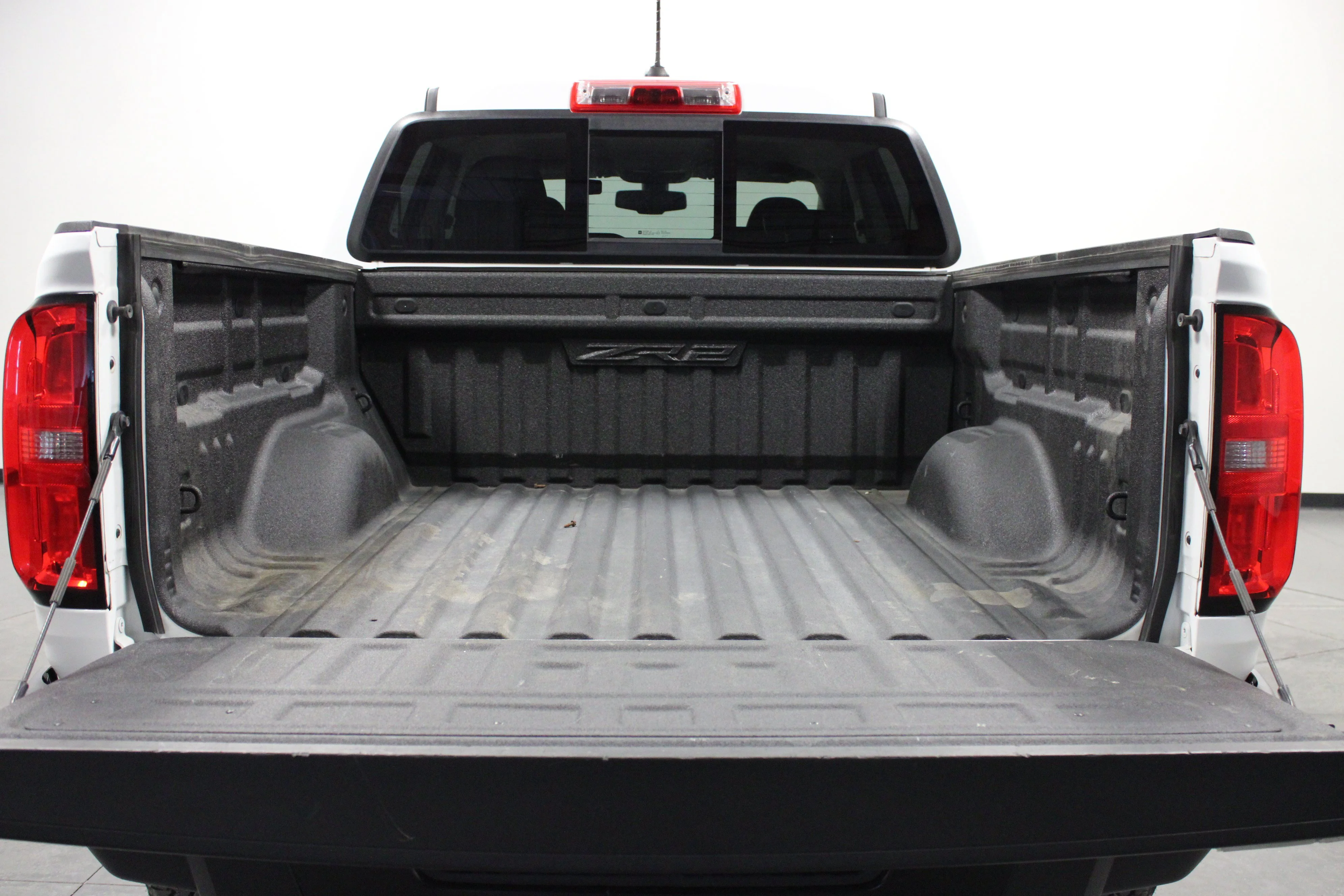 Used 2018 SUMMIT WHITE Chevrolet 4WD ZR2 image 14