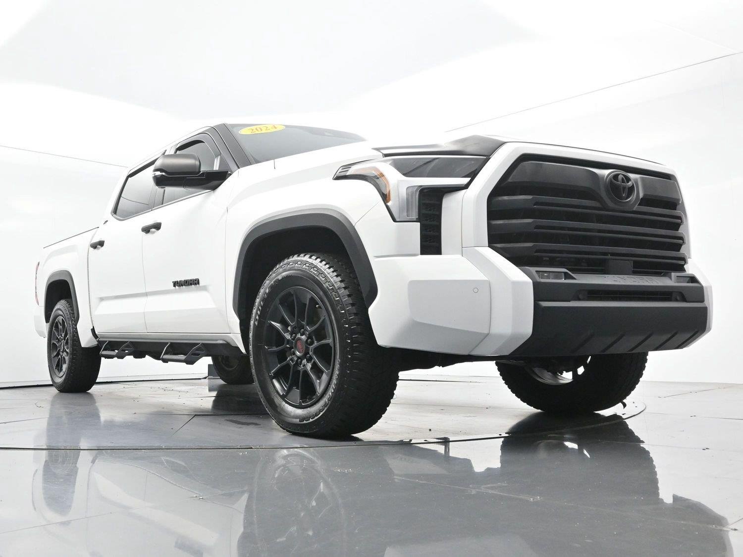 Used 2024 White Toyota SR5 image 41