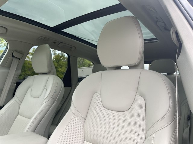 Used 2022 Silver Volvo Inscription image 8
