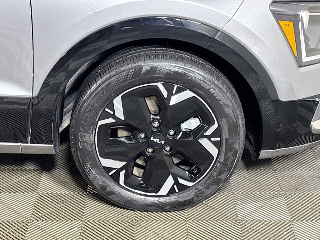 Used 2023 Steel Gray Kia Wind image 23
